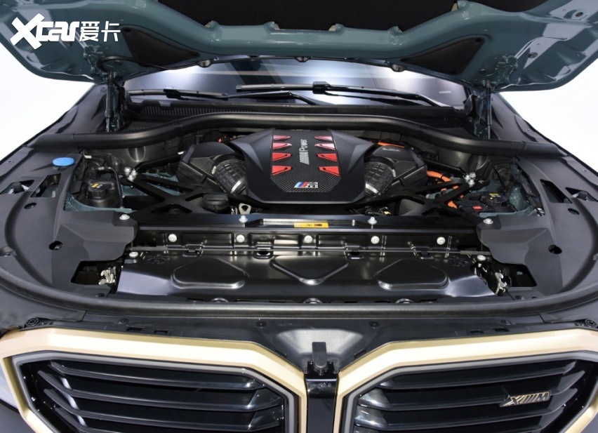 宝马向上突破,打造出霸气科幻suv,搭载8缸4.4t,对标奔驰g级