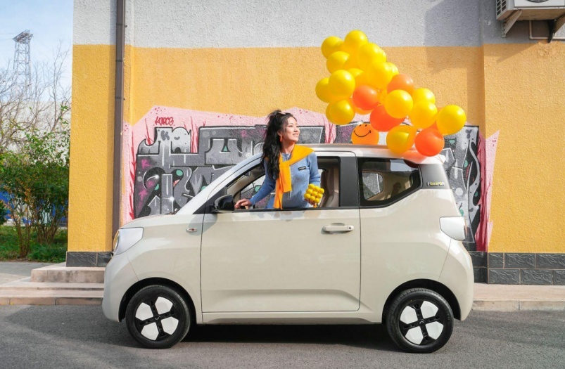 宏光MINIEV第三代马卡龙：新增215km支持快充，产品力全面升级
