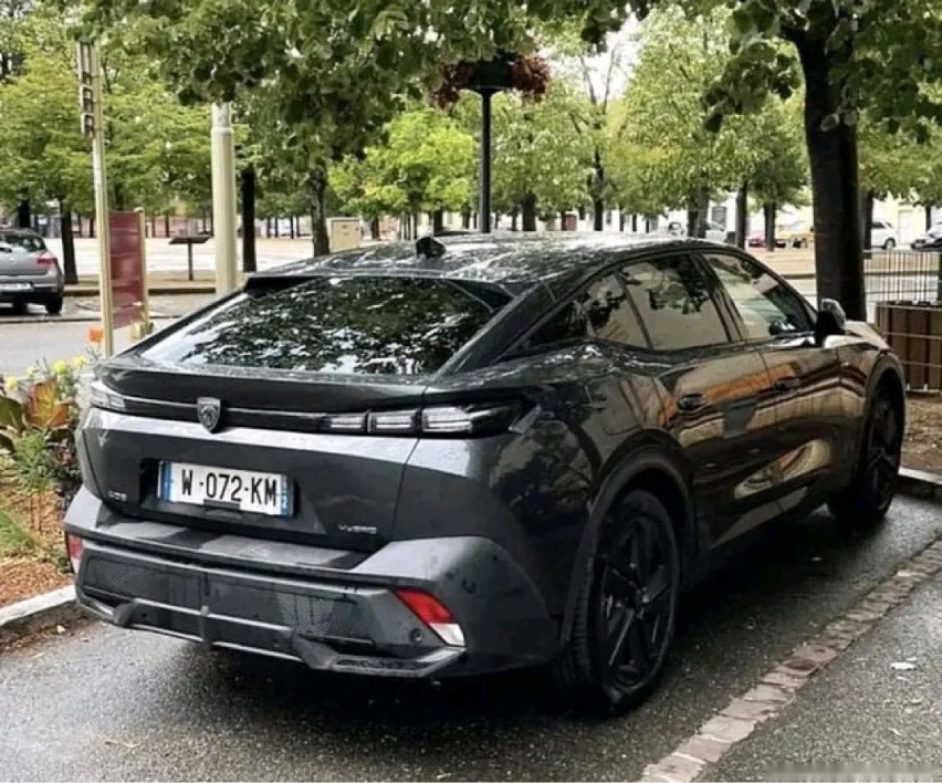 全新标致408X亮相 跨界车型 1.6T+8AT