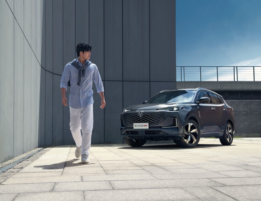 年轻人选家用SUV，长安第三代CS55PLUS与哈弗H6，谁更值得买？