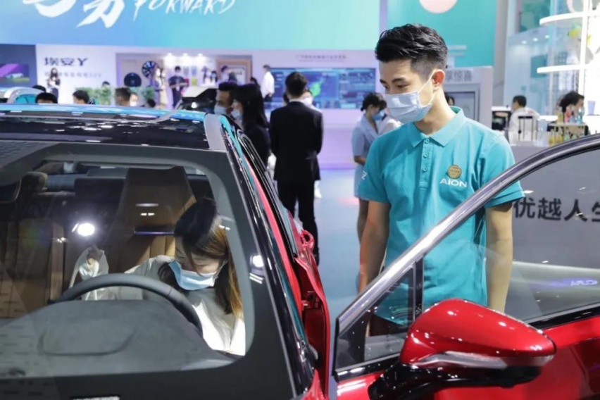 广汽埃安独立后的第一份“战书”就投向了燃油车