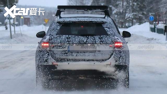 AMG C63明确四缸混动,内饰升级,全新奔驰C级旅行车谍照