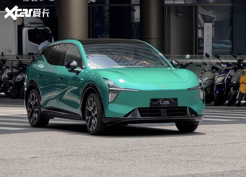 小鹏MONA L05实车照来了，定位中型SUV，家用也可