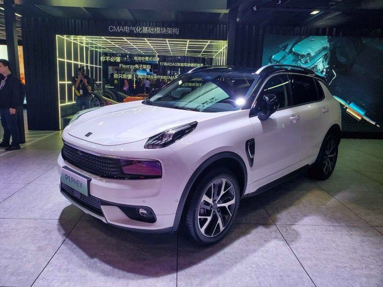 领克01混动版亮相  不用充电油耗仅4.8L！
