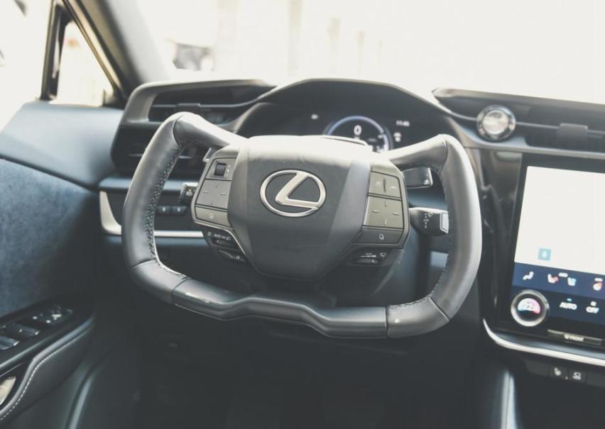 出自e-TNGA架构，定位纯电紧凑型SUV，雷克萨斯RZ偷偷露面