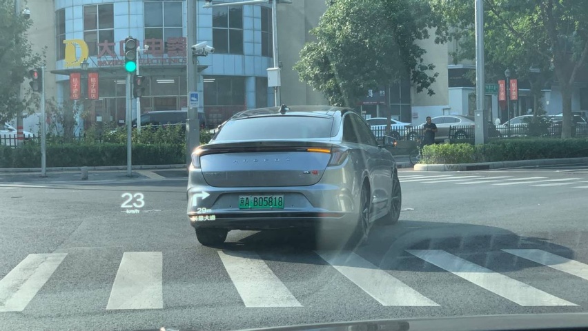 华为加持下 极狐阿尔法S全新HI版究竟有何不同？