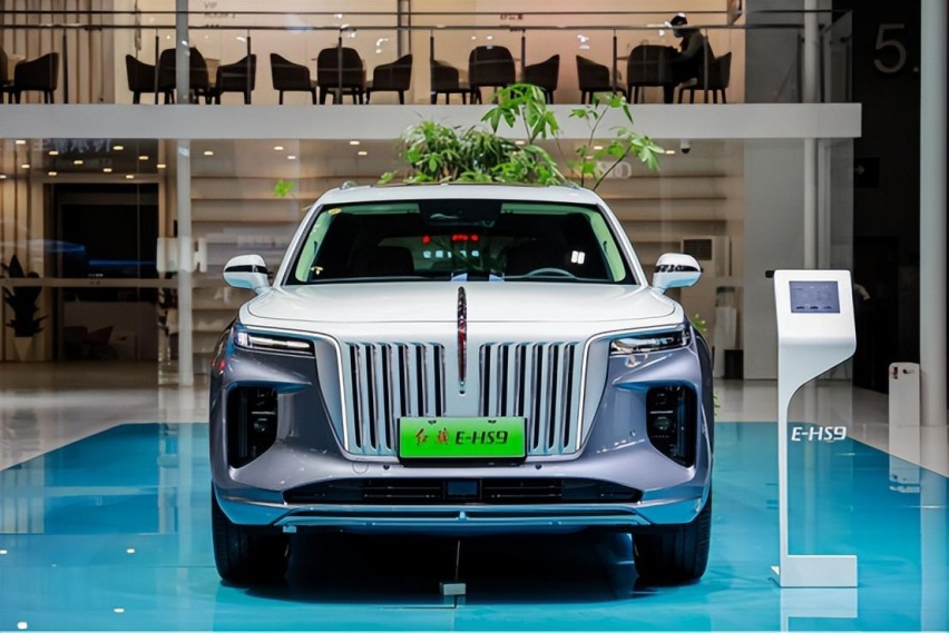 顶级豪华车、新能源车、节能车，你喜欢的款红旗展台都有