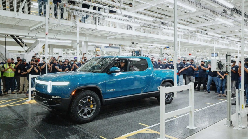 Rivian R1T纯电皮卡下线，配置完善，拥有半自动驾驶技术