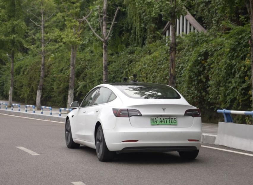 “8D”重庆自动辅助驾驶测试：极狐阿尔法S VS 特斯拉Model 3