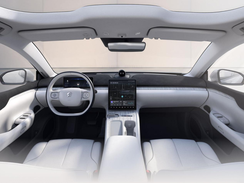 50多万的蔚来ET7续航1000km，3.9秒破百，打7系能赢吗？