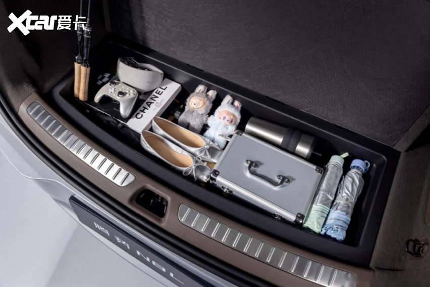 大六座SUV舒适天花板?29.98万元起 腾势N8L成都上市