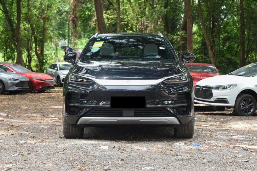 续航可达730km，外形很帅气，可选装6座，带你看新款比亚迪唐EV
