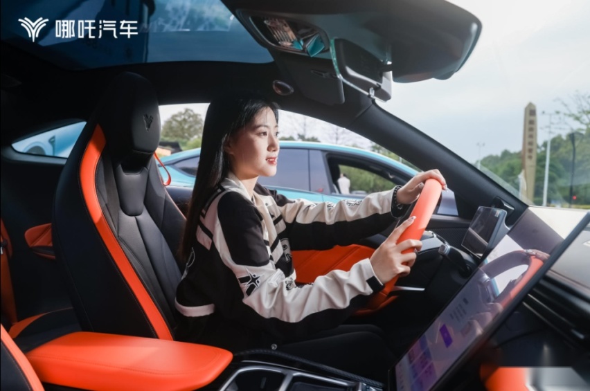 17.88万圆百万跑车梦，哪吒GT正式上市，开启跑车新纪元