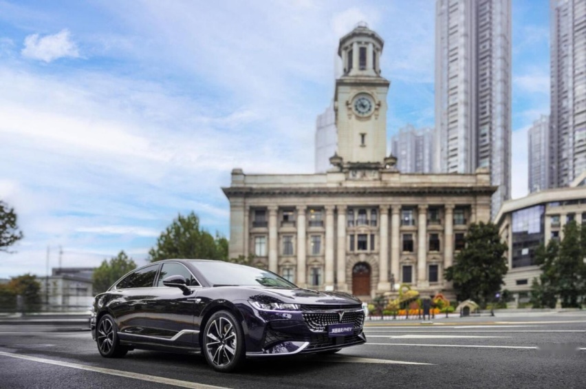行政级座驾新典范 试驾2024款岚图追光PHEV
