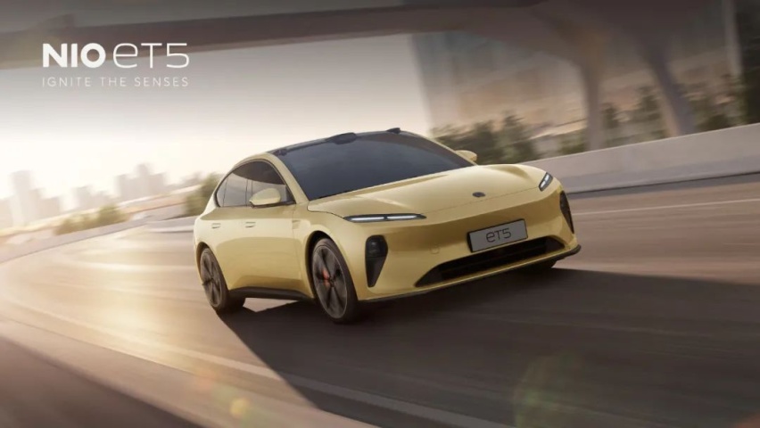 ET5让蔚来APP瘫痪，这车有多好，买它还是更便宜的Model 3？