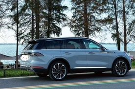 ​飞行家二排，一键躺平的头等舱体验