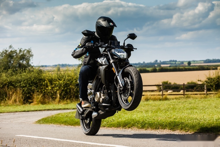 走向世界的CFMOTO 春风海外车型300NK英国测评