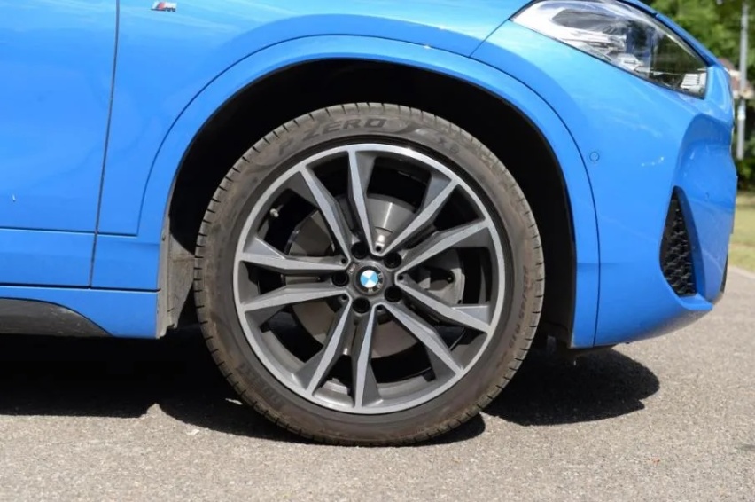 与其买辆相貌平平的中级轿车,不如考虑一下豪华品牌的SUV?
