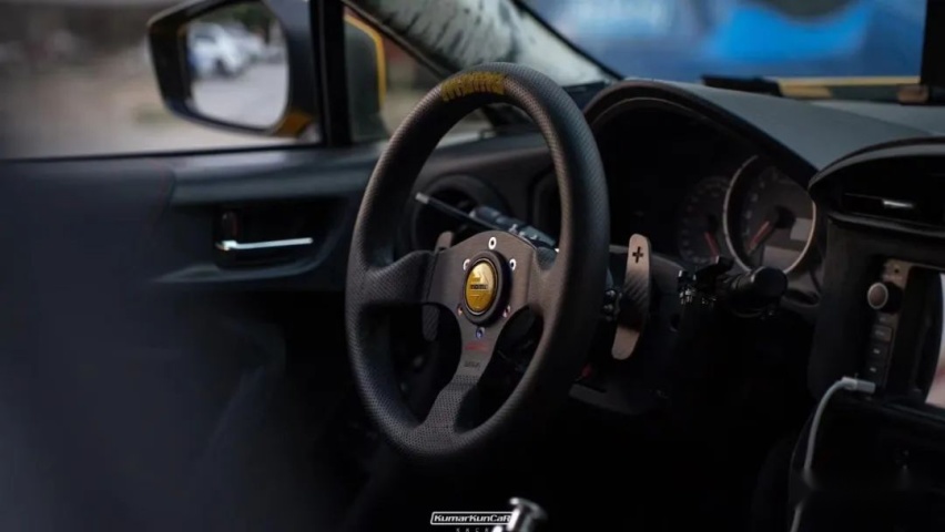 颜值与性能都在线的斯巴鲁BRZ，姿态风外观下有着300匹轮上马力