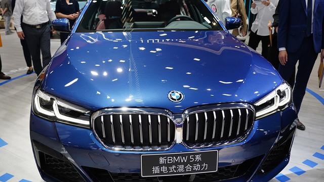 50万买插混宝马5系，月养车2千比油车省1/3，值吗