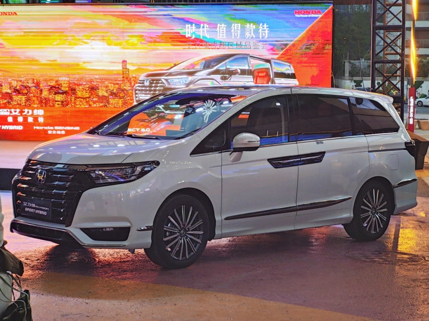 新款艾力绅:别买7座SUV了,这车更省油,空间更大