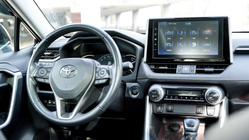 两款SUV，不一样的生活体验 20多万买探岳还是RAV4？