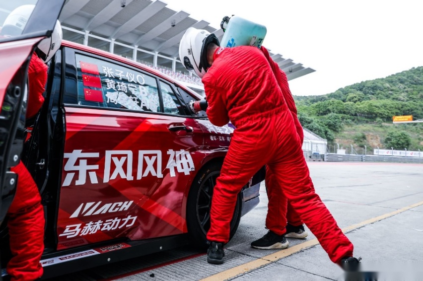 三冠王的华丽转身，从燃油到混动制霸，奕炫家族赢在起跑线上