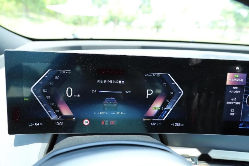 3.8秒破百的旗舰SUV！实拍宝马iX，能不能在市场支棱起来