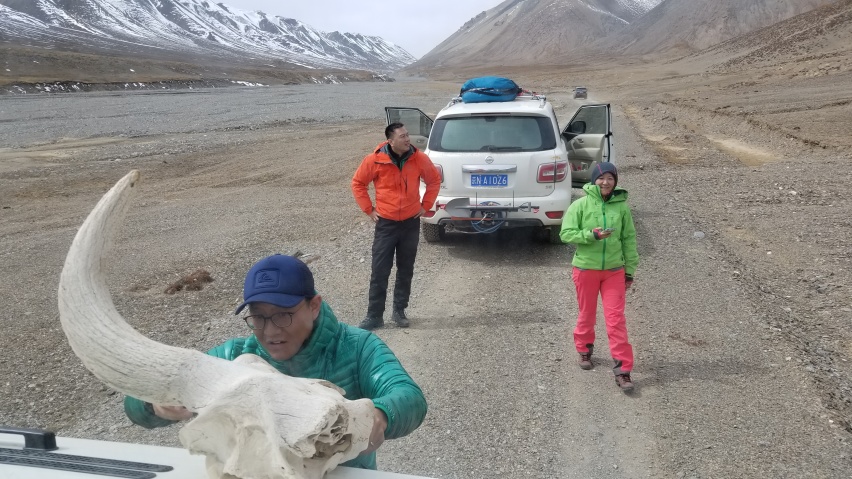 带着MAN卡与乌尼穿越哈拉湖无人区之旅～（中）被困无人区~