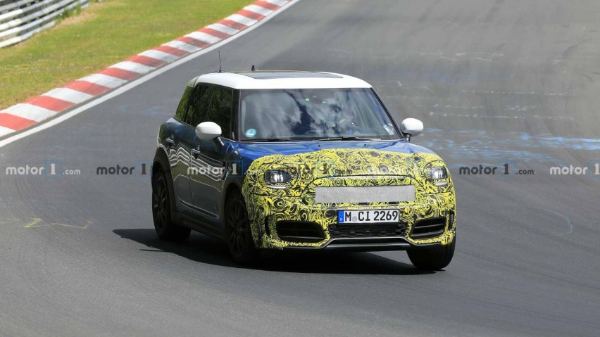 mini-countryman-spied-testing-at-the-nurburgring.jpg