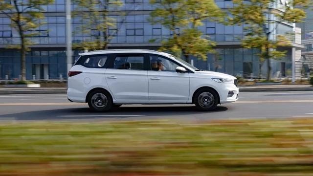 试驾新款宝骏360 CVT版，三排六座舒适才是重点