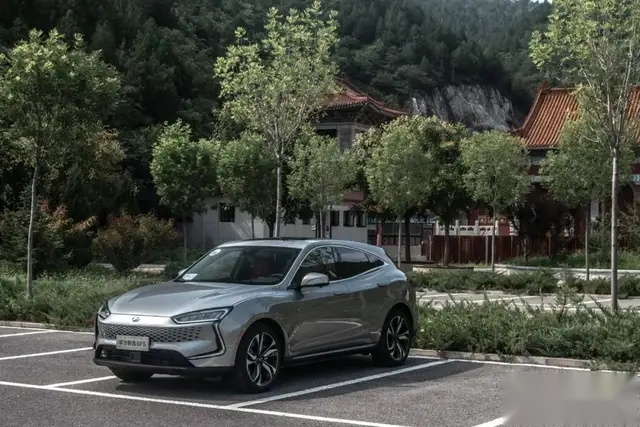 与华为深度合作的赛力斯SF5，水平如何？