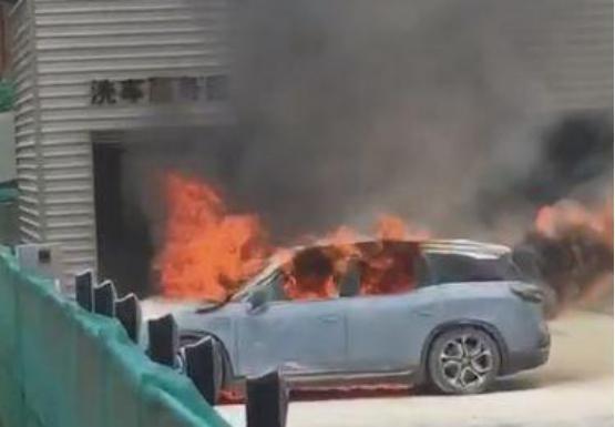 步特斯拉后尘，蔚来现首例“自燃”  如何看待电池安全性？