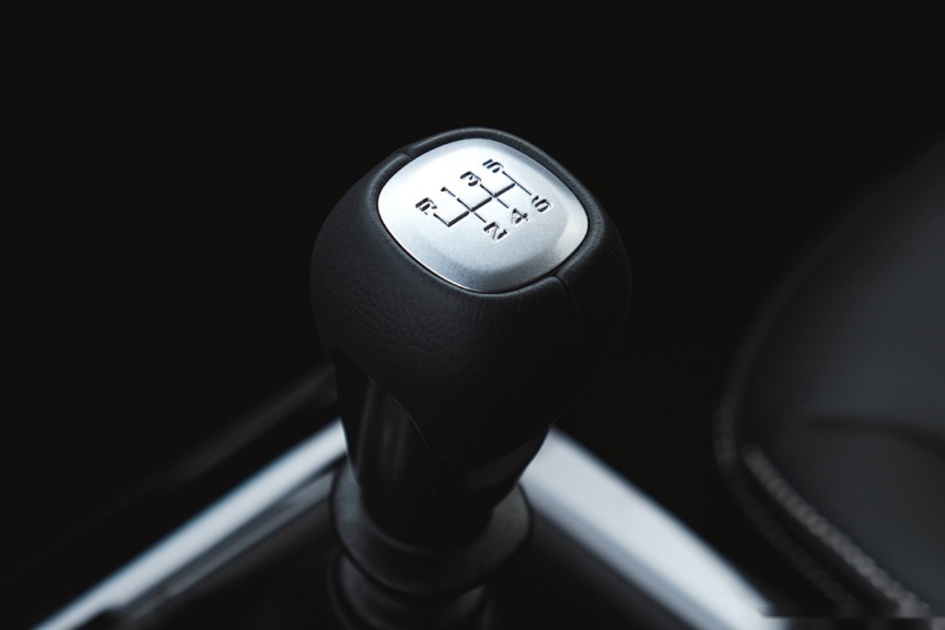 2.9s破百才2L油耗，后驱漂移神车6万多，这些新车不服不行