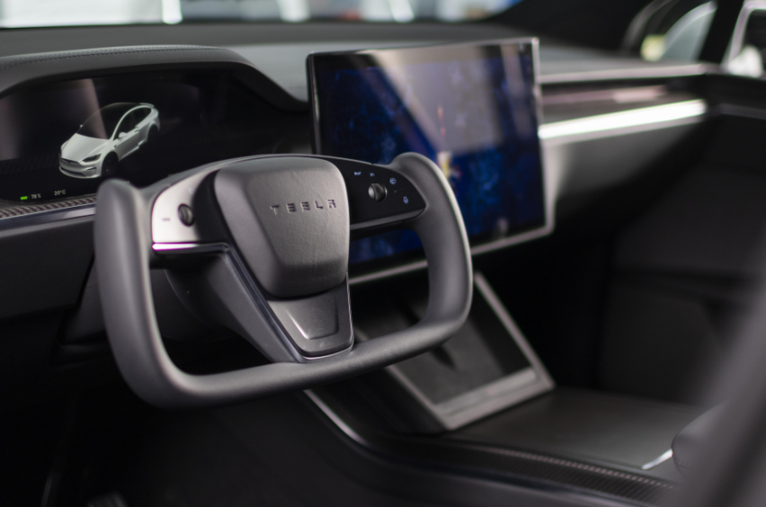 特斯拉Model X Plaid版首秀