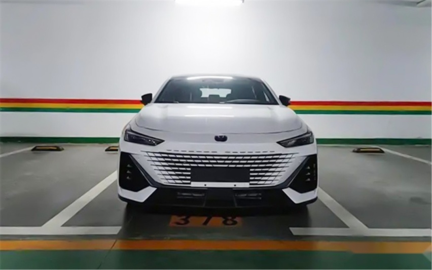 大溜背设计，造型很A7，长安UNI-V实车曝光！