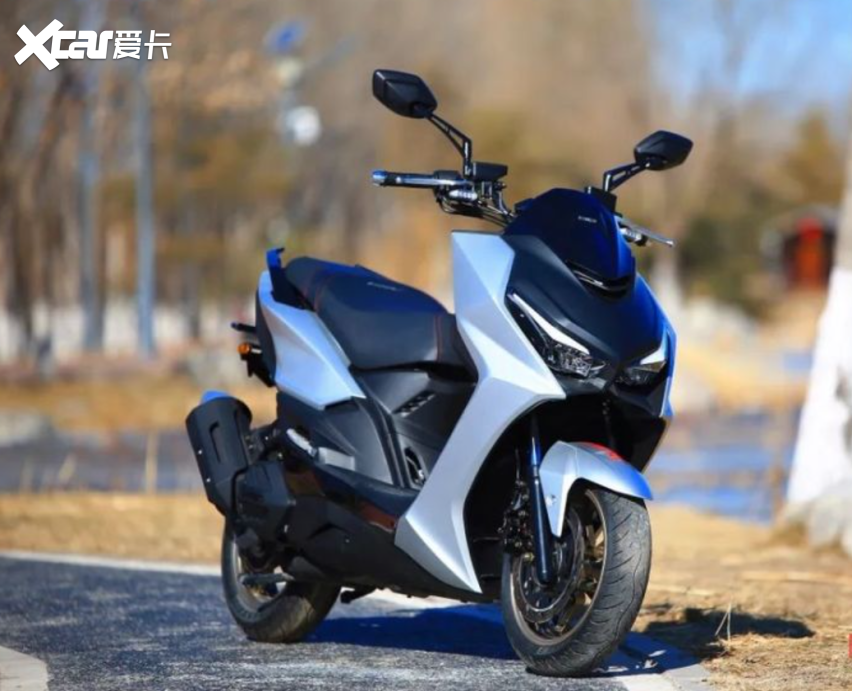 性能平踏板摩托,光阳krv180,性价比高于pcx和nmax