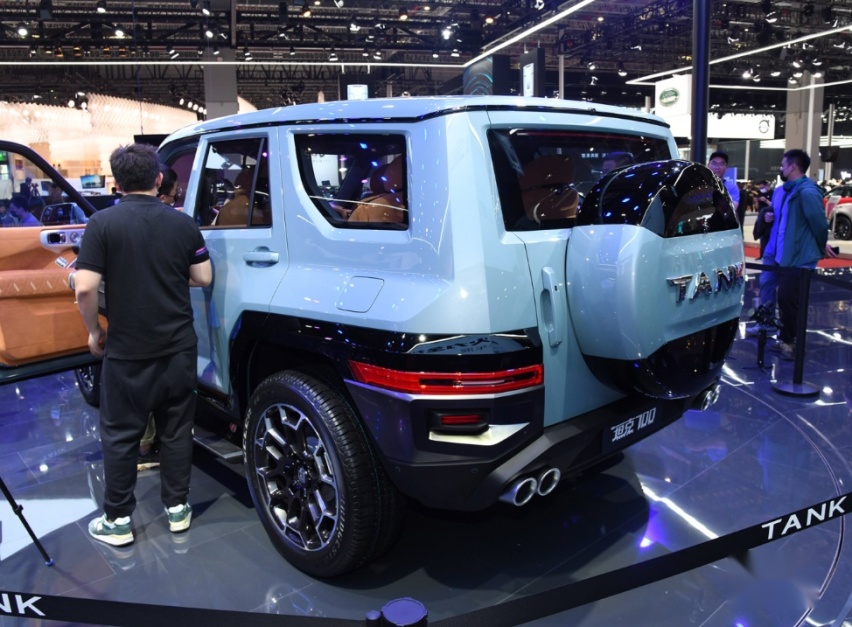 长城新车曝光，5米多长，搭载3.0T V6引擎，配四驱，造型机甲硬派