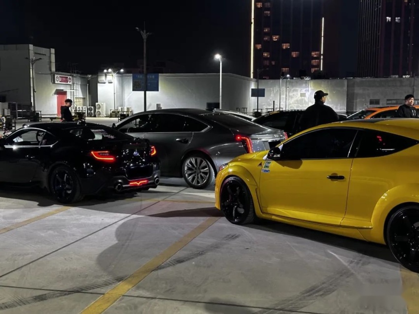 等了两年半的斯巴鲁BRZ ZD8，到手后迫不及待改装一番来圆梦