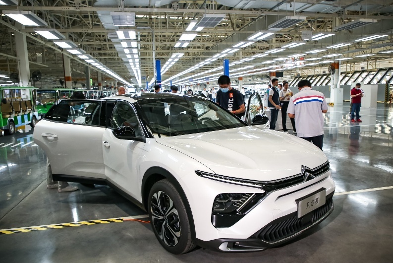 轿车？SUV？史上最美凡尔赛C5 X正式下线！颜值到达巅峰
