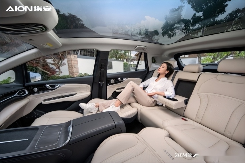更有AI的家庭SUV，2024款AION V Plus上市15.99万