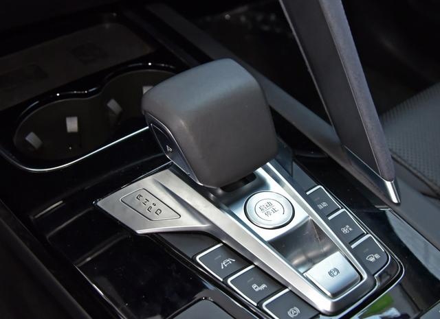 配备全时电四驱的紧凑型SUV，4.7秒破百，一箱油可跑3714km？