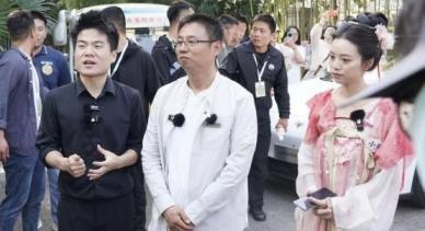 限时预售权益价格17.48万元起，极狐阿尔法S5成同级车品价比之王