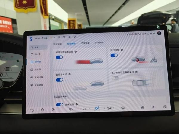 价格卷出新高度，车叔探店实拍比亚迪汉/唐荣耀版