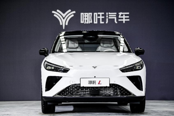 增程SUV新黑马！哪吒L发布“掀桌价”12.99万起