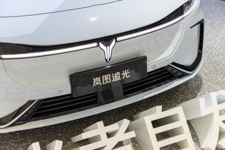 岚图追光为何会成为商务接待新标杆？答案就在老板与采购的对话中