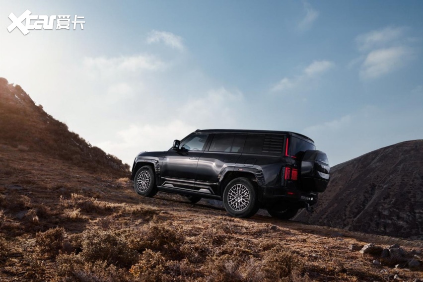 从仰望天山到仰望穿山:G577精伊公路上的中国力量