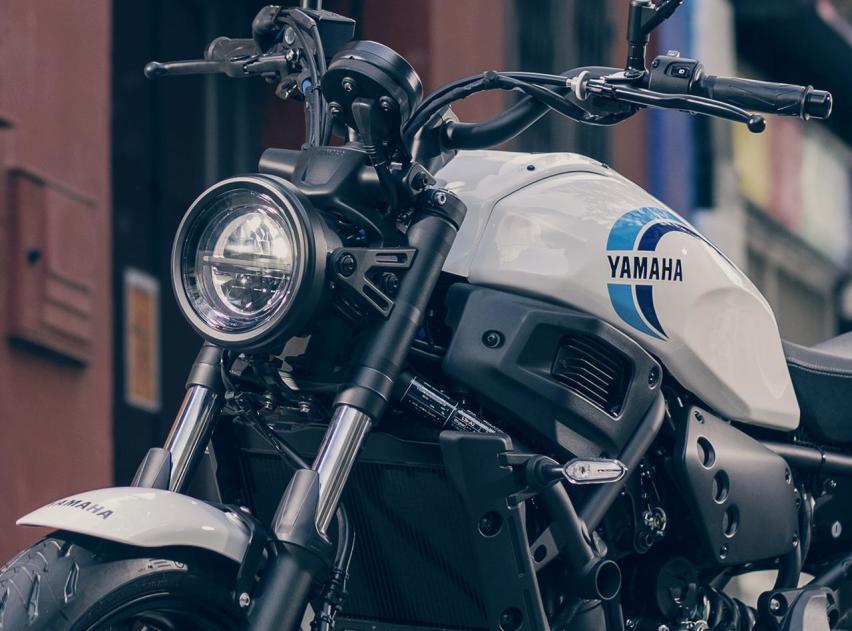 2022款雅马哈XSR700详解，复古中排量，水冷双缸动力
