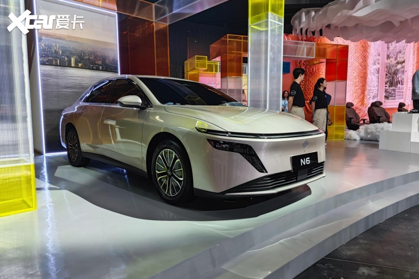 日产中国40周年品牌之夜启幕 日产N6与天籁·鸿蒙座舱首秀