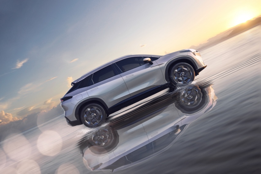 AION LX Plus：我的续航不算多，打个对折也就500KM吧